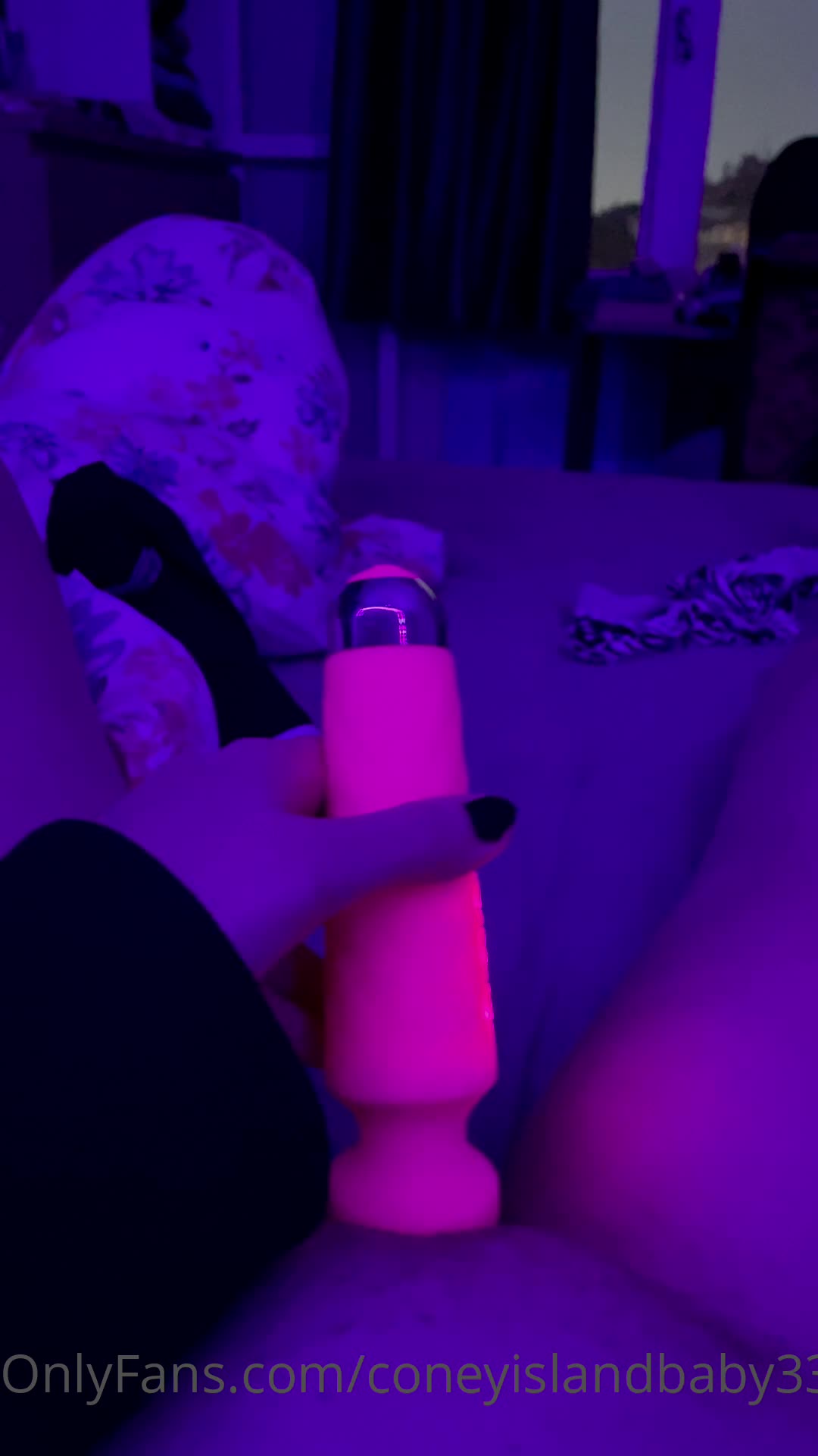 Bu Gece Sikenimiz Yok Ama Vibratörüm Bu Günler için Duruyor