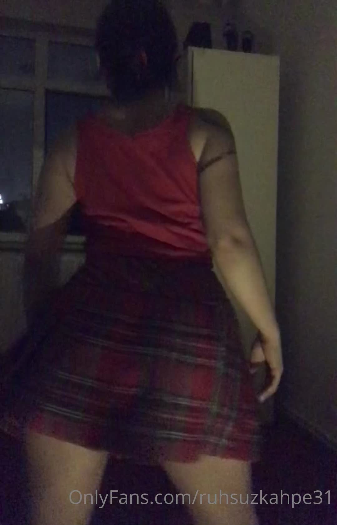 Etekleri Uçuşa Uçuşa Twerk Atıyor