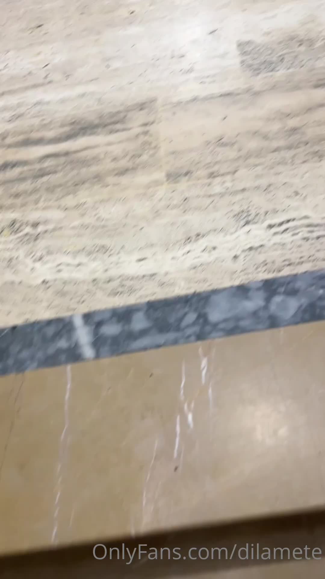 Yine Merdiven Çıkarken Beni Çekmiş
