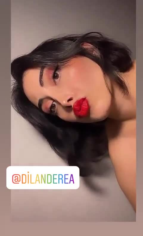 Dolgun Dudaklı Dilan